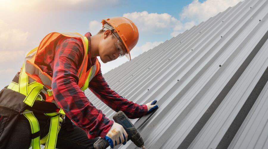 Professional gutter cleaning in Cove, OR